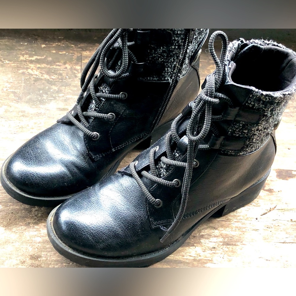 Bare traps O’Neil Women’s Black Leather Zip Boots Size 5M
